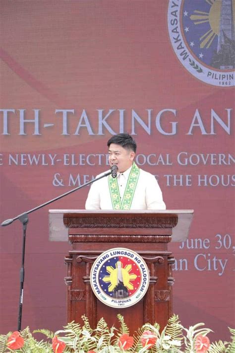 Elected Caloocan City officials take oath .